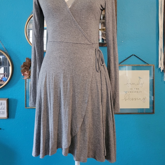 Dress - Picture 3 of 4